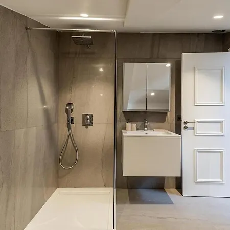 Beautiful 4 Bedrooms, Terrace,