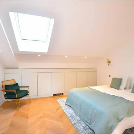 Apartment Beautiful 4 Bedrooms, Terrace,