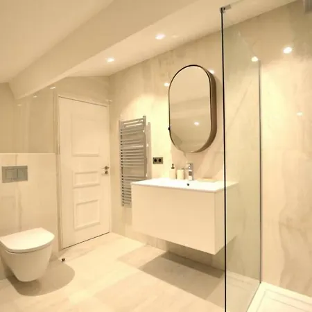 Beautiful 4 Bedrooms, Terrace, Apartment