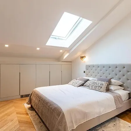 Beautiful 4 Bedrooms, Terrace, Apartment