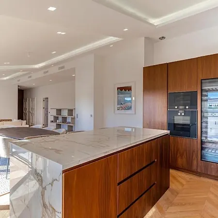 Beautiful 4 Bedrooms, Terrace, Apartment
