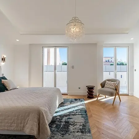 Beautiful 4 Bedrooms, Terrace, Apartment