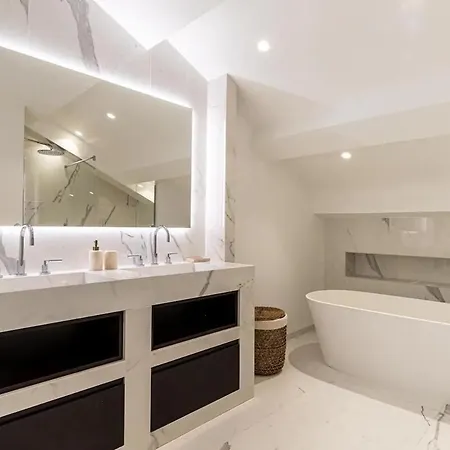 Beautiful 4 Bedrooms, Terrace, Apartment *