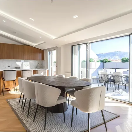 شقة Beautiful 4 Bedrooms, Terrace,
