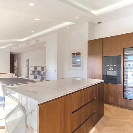 شقة Beautiful 4 Bedrooms, Terrace, كان