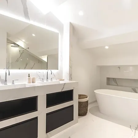 Beautiful 4 Bedrooms, Terrace, * كان