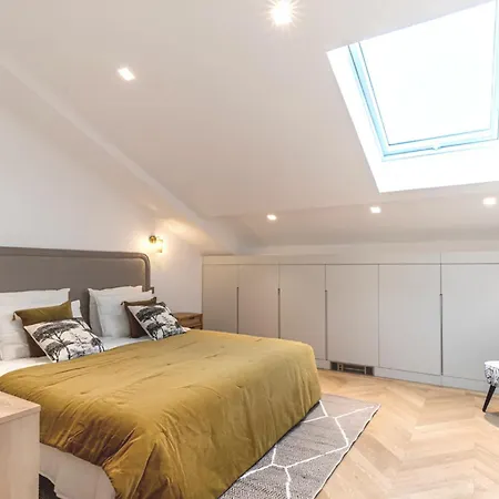 شقة Beautiful 4 Bedrooms, Terrace,