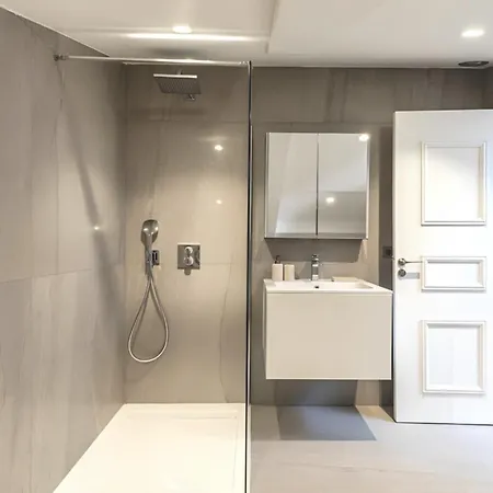 Beautiful 4 Bedrooms, Terrace, شقة *