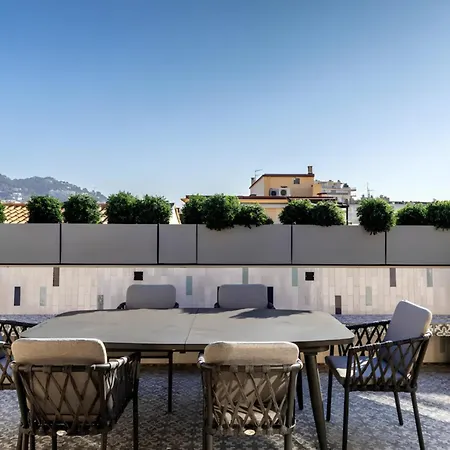 شقة Beautiful 4 Bedrooms, Terrace,